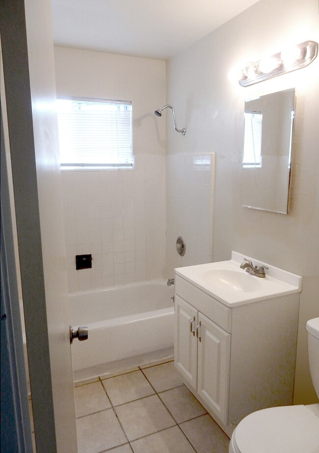 2237 33rd St, Unit 4 in Sacramento, CA - Building Photo - Building Photo
