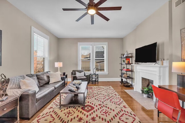 1104 Cross Ln, Unit 4 in Cincinnati, OH - Foto de edificio - Building Photo