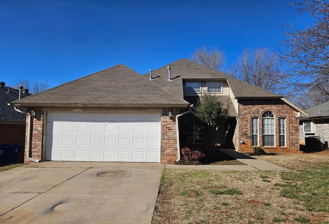 2905 Edinburg Dr in Norman, OK - Building Photo