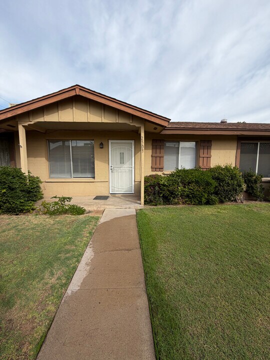 2503 N 23rd Ave in Phoenix, AZ - Foto de edificio