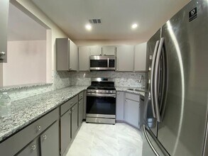 94 Quince Ct in Trenton, NJ - Foto de edificio - Building Photo