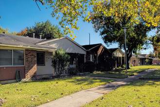 Pleasant Village in Houston, TX - Building Photo - Building Photo