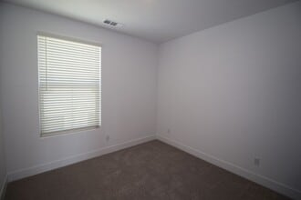 2707 E Tamarind Dr in Fresno, CA - Building Photo - Building Photo