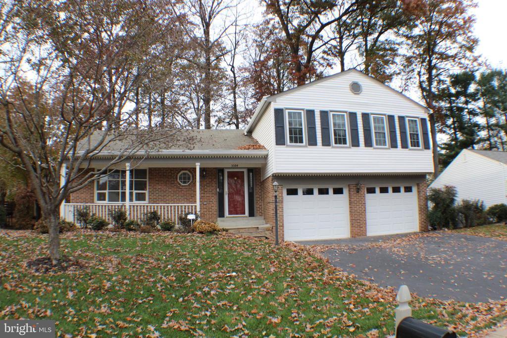 5584 Queen Victoria Ct in Burke, VA - Building Photo