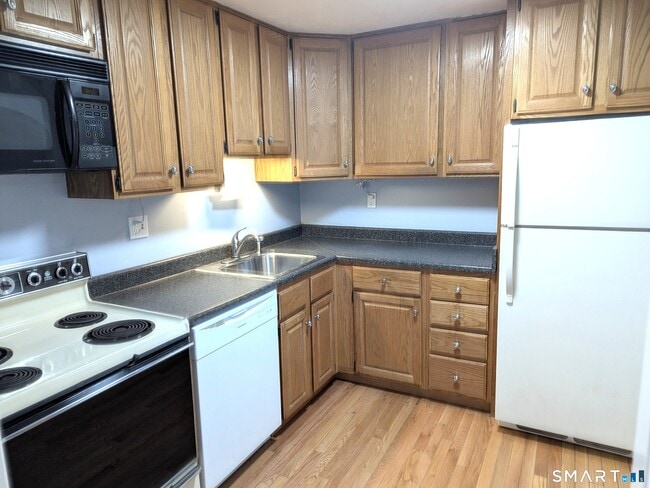 165 South St in Vernon, CT - Building Photo - Building Photo