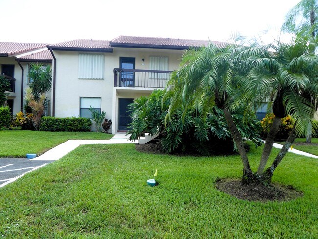 4570 Lucerne Lakes Blvd E in Greenacres, FL - Building Photo - Building Photo