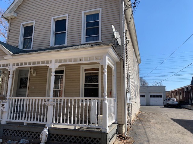 122 Clark St in West Haven, CT - Building Photo