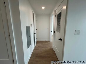 199 Gardner St in Boston, MA - Foto de edificio - Building Photo