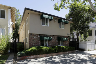 Hazelwood Apartments in Sacramento, CA - Building Photo - Building Photo