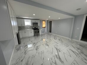 48 Prest St in New London, CT - Building Photo - Building Photo