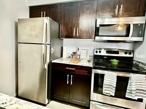 5370 Chappelle Rd. SW in Edmonton, AB - Building Photo - Building Photo