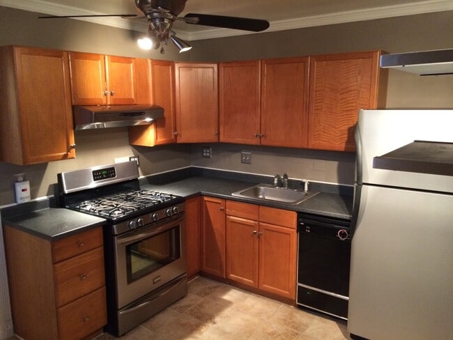 1340 S Hanover St, Unit E in Baltimore, MD - Building Photo - Building Photo