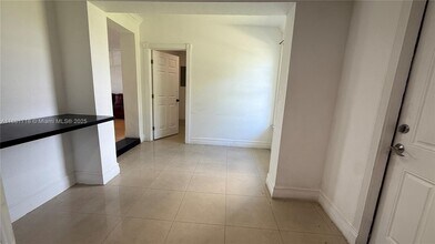 8281 SW 28th St in Miami, FL - Building Photo - Building Photo