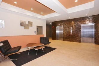 One23 in Union City, NJ - Foto de edificio - Lobby