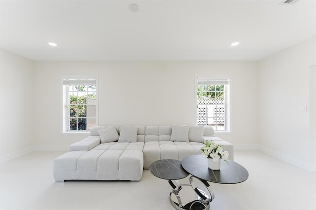 3199 NE 6th Dr in Boca Raton, FL - Building Photo - Building Photo