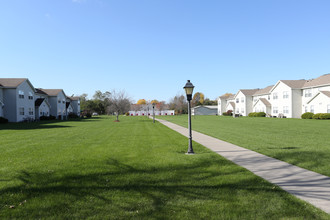 Woods at Blairville in Lewiston, NY - Foto de edificio - Building Photo