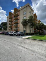 9350 Fontainebleau Blvd in Miami, FL - Building Photo