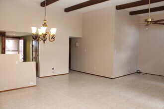 2750 La Silla Dorada in Santa Fe, NM - Building Photo - Building Photo