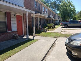 7696 Hunters Ridge Ln in North Charleston, SC - Building Photo