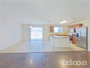 4845 Leaf Hollow Dr in Fort Worth, TX - Foto de edificio - Building Photo