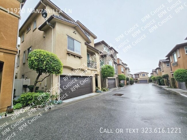 property at 11920 Manzanilla Ln