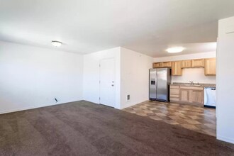 4 Diane Rd in Columbia Falls, MT - Foto de edificio - Building Photo