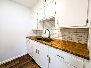 306 Central Dr in Pella, IA - Foto de edificio - Building Photo