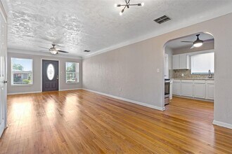 2327 42nd St S in St. Petersburg, FL - Building Photo - Building Photo