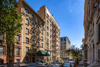 2701-2707 Broadway in New York, NY - Building Photo - Building Photo