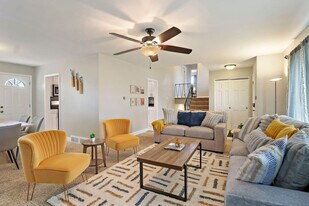 207 N Beverly St in Wheaton, IL - Building Photo