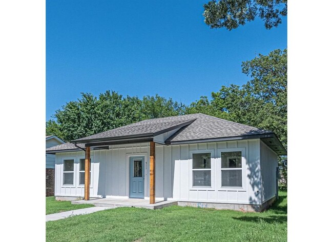 property at 208 E Oklahoma Ave