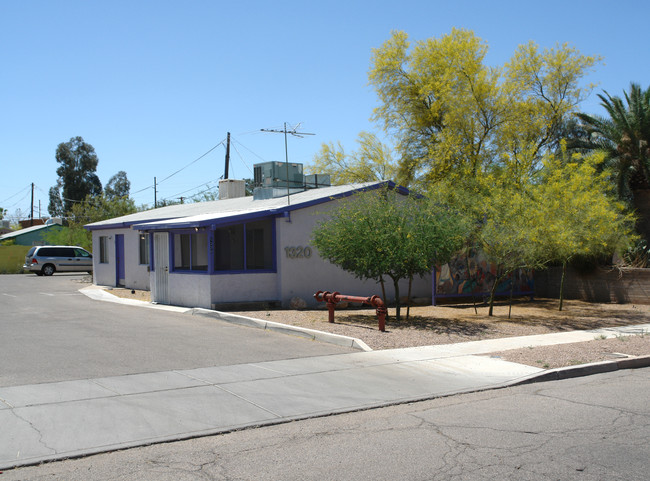 1320 E Blacklidge Dr in Tucson, AZ - Building Photo - Building Photo