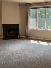 25 Little Oak Ln in Rocky Hill, CT - Building Photo - Building Photo