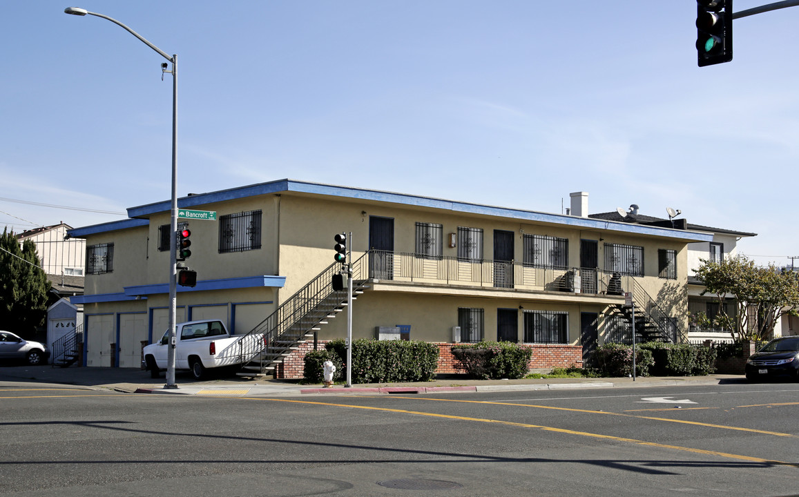 5300 Bancroft Ave in Oakland, CA - Foto de edificio