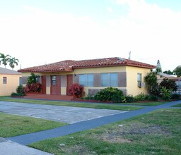 1723 -1739 Moffett St in Hollywood, FL - Building Photo - Building Photo