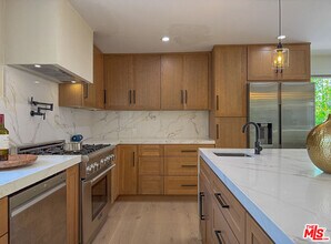 4108 Valley Vista Ct in Los Angeles, CA - Foto de edificio - Building Photo