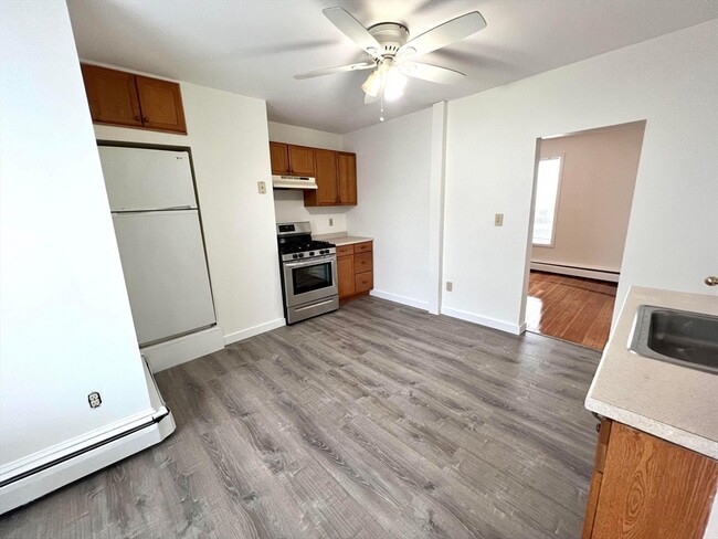 288 Pearl St, Unit #1R in Malden, MA - Building Photo - Building Photo