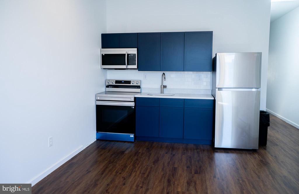 2315 W Cumberland St in Philadelphia, PA - Building Photo