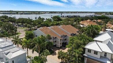 1050 9th St S in Naples, FL - Building Photo - Building Photo
