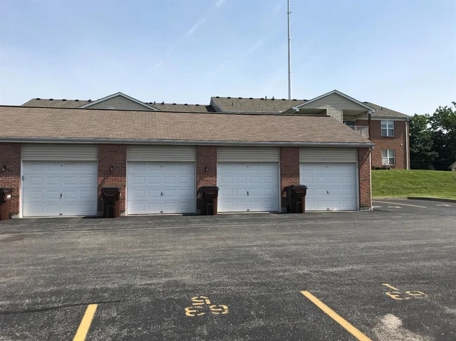 4563 Foley Rd, Unit 12 in Cincinnati, OH - Foto de edificio - Building Photo