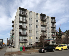 Parkview Plaza in Calgary, AB - Building Photo - Building Photo