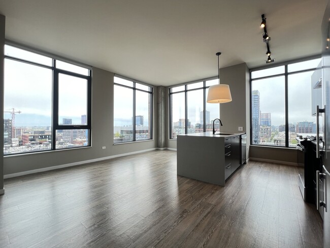 property at 932 W Washington Blvd