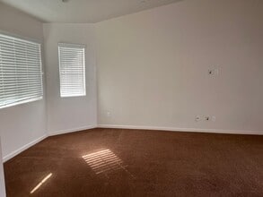 2578 Bell Port Ave in Tulare, CA - Building Photo - Building Photo