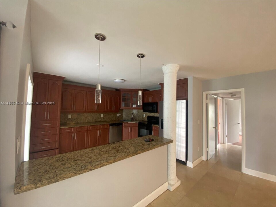 13045 SW 68th St in Miami, FL - Building Photo