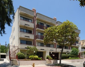 121 S Swall Dr in Los Angeles, CA - Foto de edificio - Building Photo