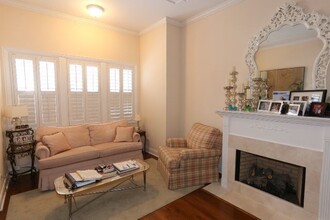 1119 W George St, Unit G06C in Chicago, IL - Building Photo - Building Photo