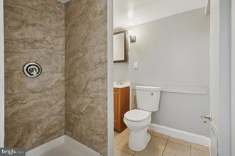 1018 S 55th St, Unit 2 in Philadelphia, PA - Foto de edificio - Building Photo