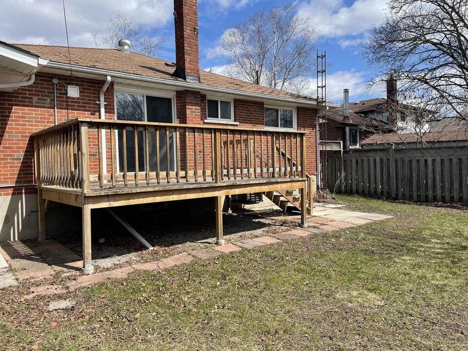 1159 Ridgecrest Ave in Oshawa, ON - Building Photo