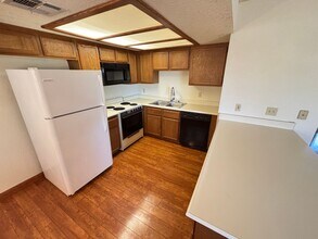 1105 N Buffalo Dr in Las Vegas, NV - Building Photo - Building Photo