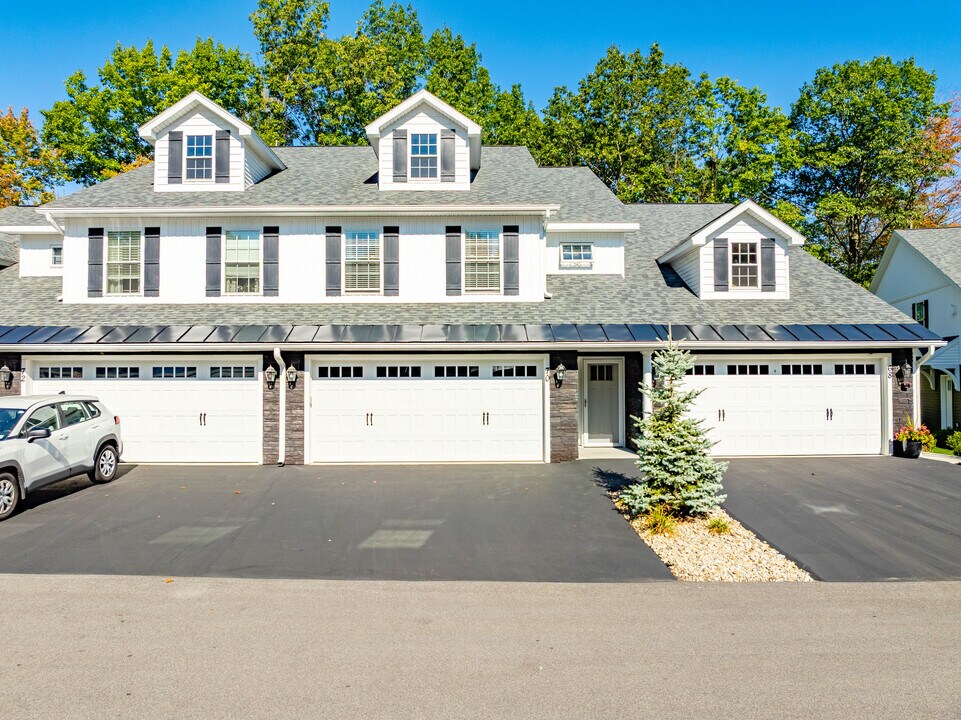 70 Arcadia Ct in Ballston Spa, NY - Building Photo